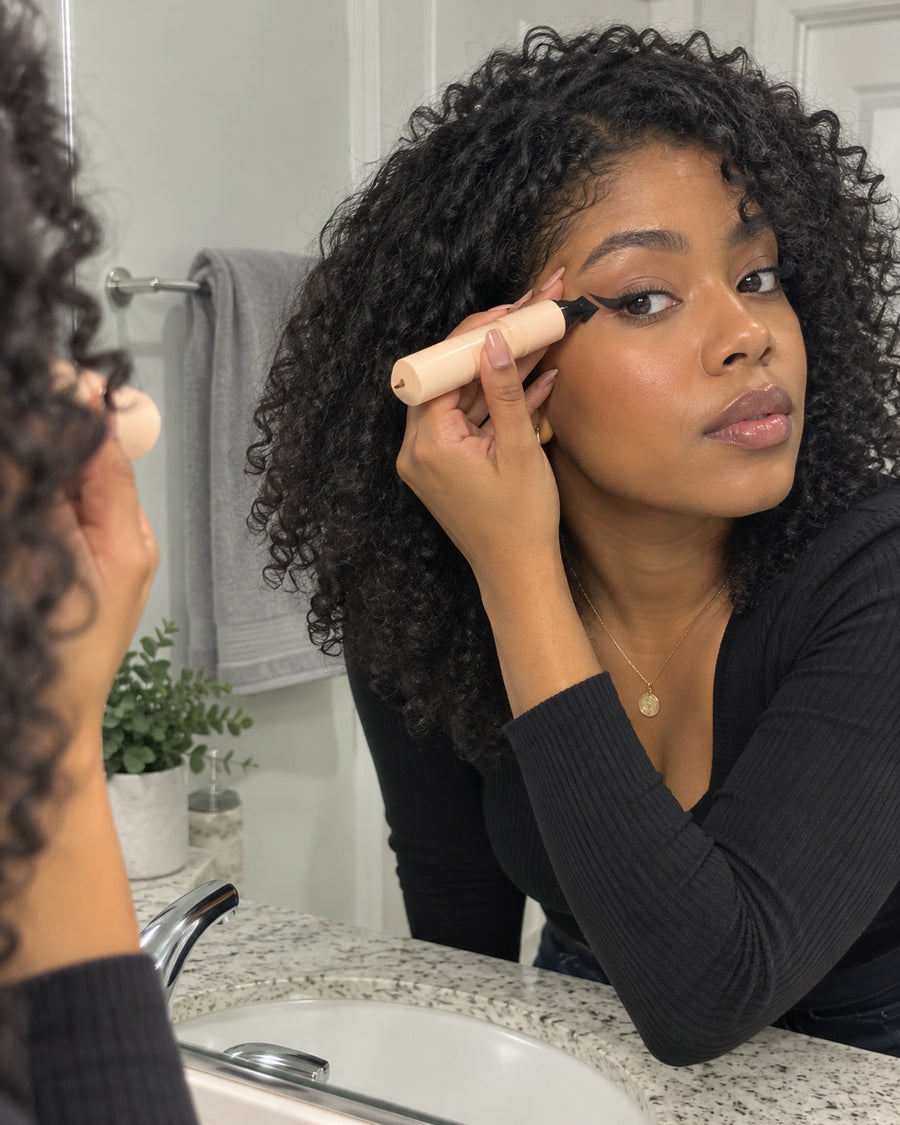 2-in-1 Winged Eyeliner Stamp and Liner Pen